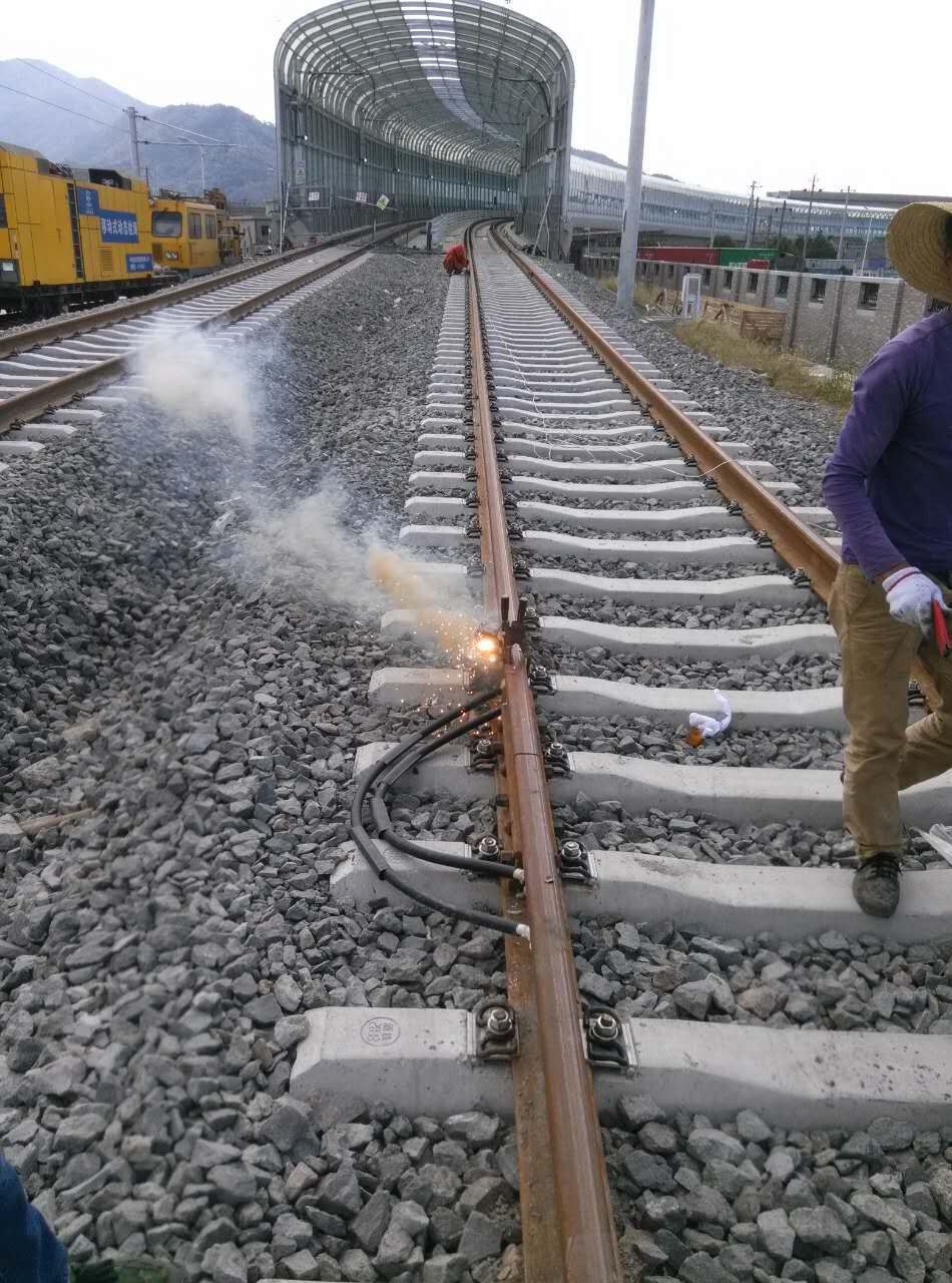 寧波地鐵鐵軌電纜放熱焊接